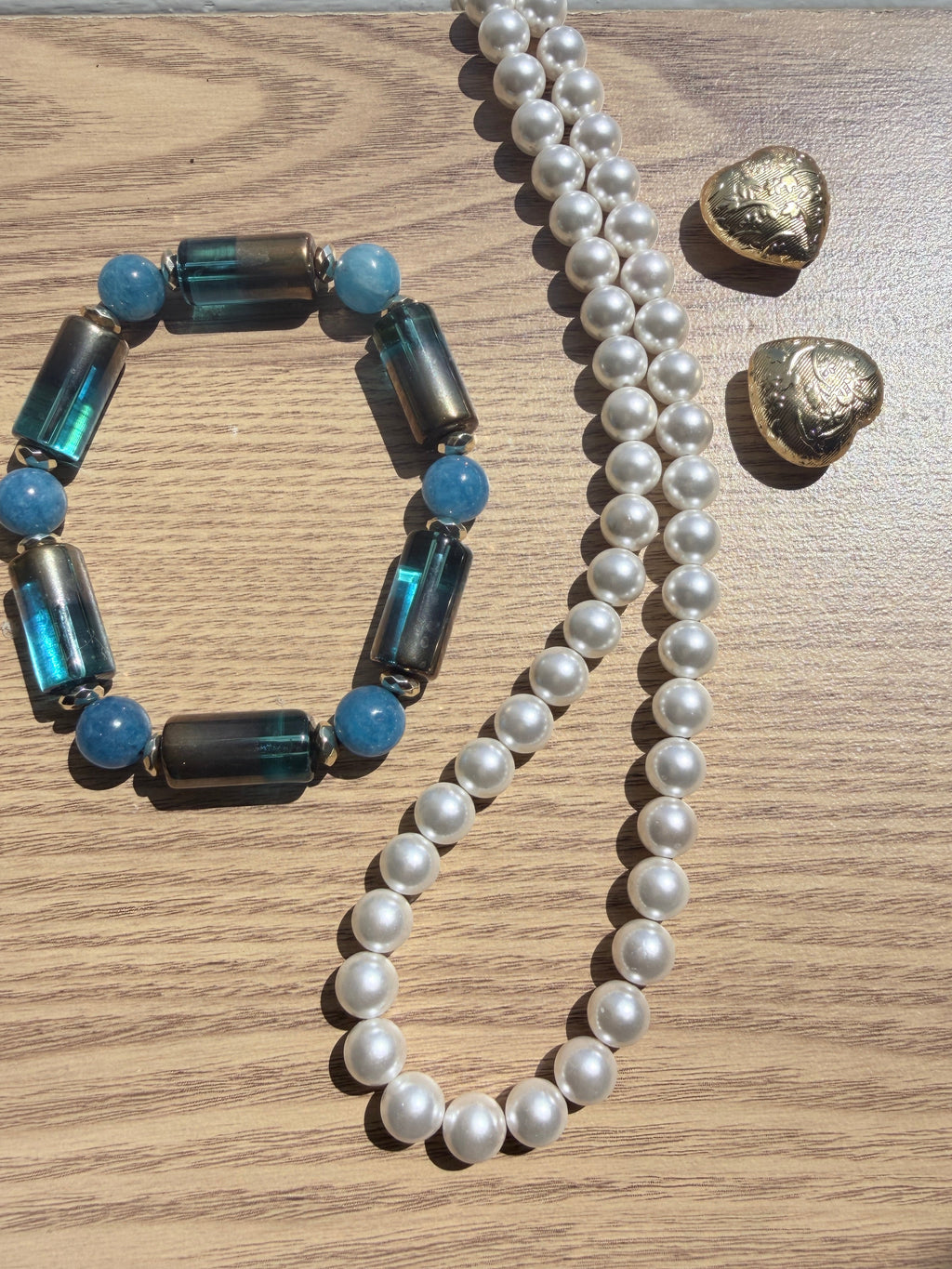 Dodger Blue Agate & Electroplate Glass Bead Bracelet